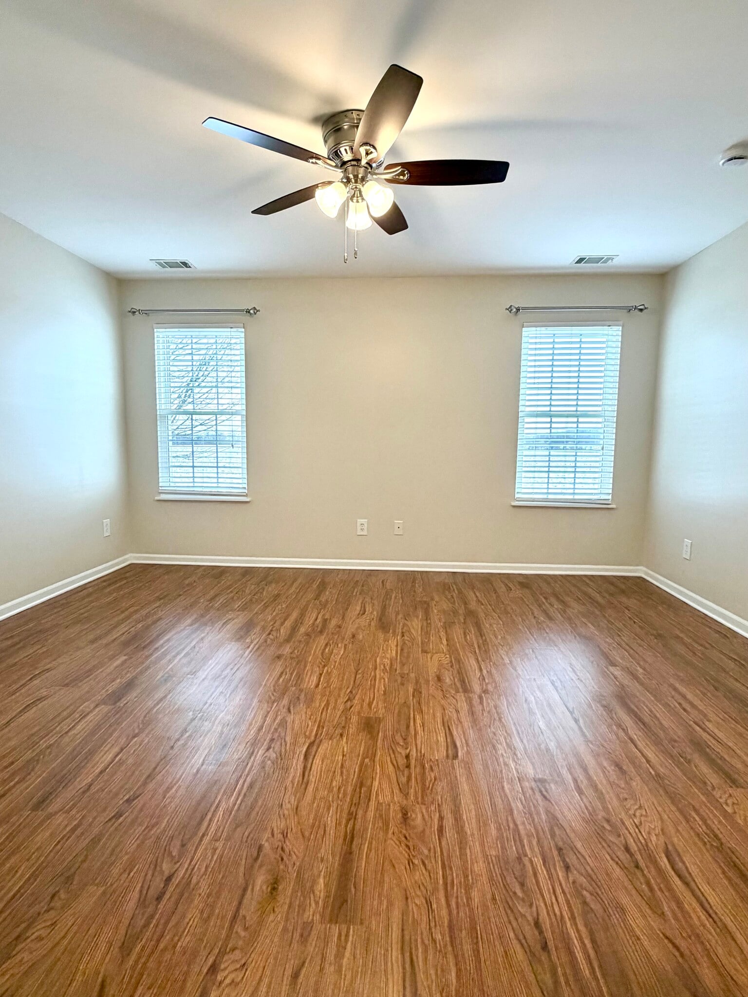 Building Photo - 10557 Maine Dr