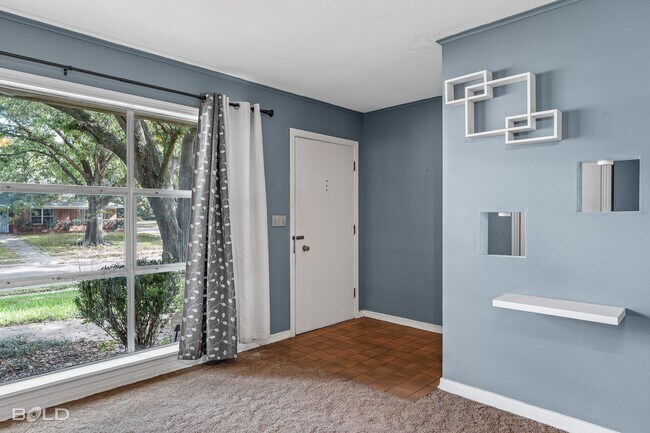 Building Photo - Home For Rent!