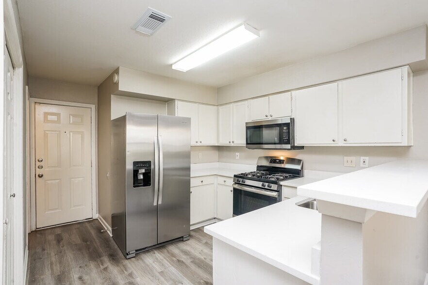 Building Photo - 5907 Beaconridge Dr