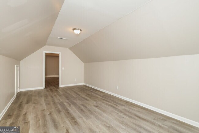 Building Photo - 3073 Essex Dr