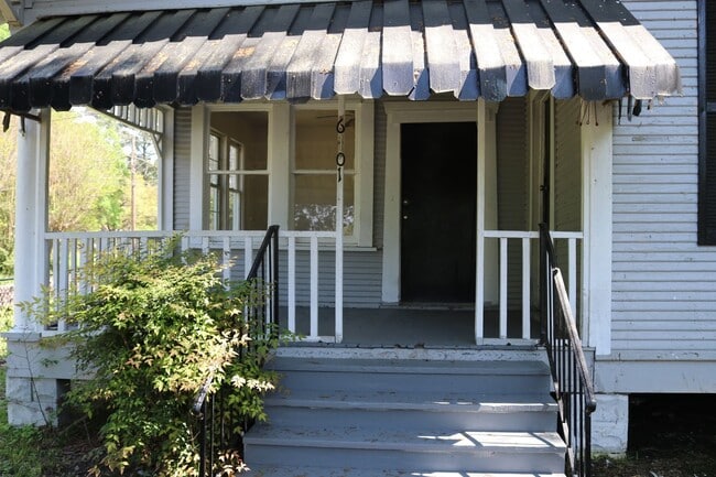 Building Photo - 6101 Southern Ave