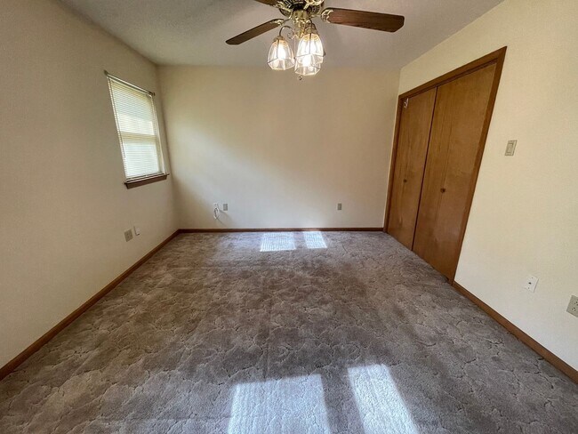 Building Photo - Move-in Special in Sherwood!