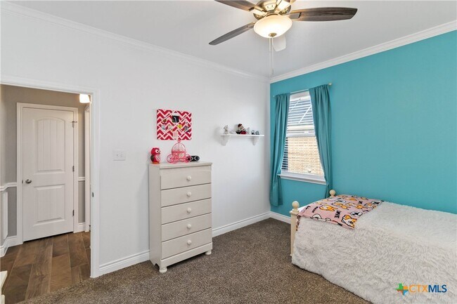 Building Photo - 8402 Ridge Crest Dr