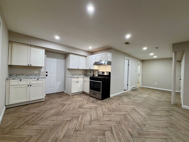 Building Photo - 172 Seymour Ave