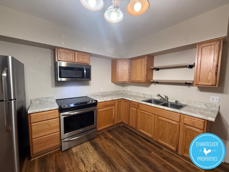 Building Photo - 1729 Gyro Dr