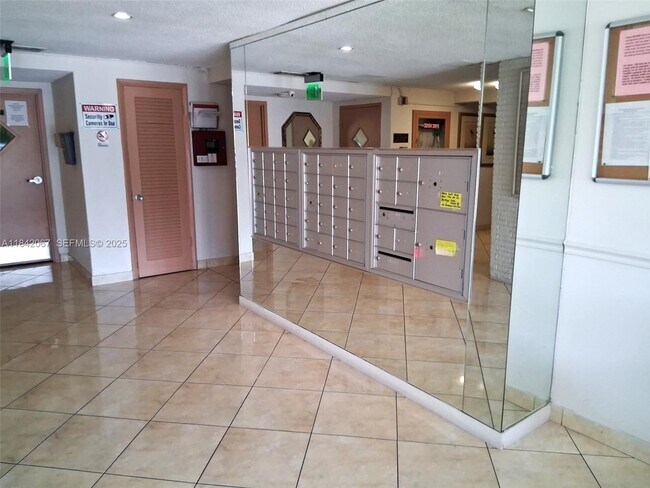 Building Photo - 16801 NE 14th Ave