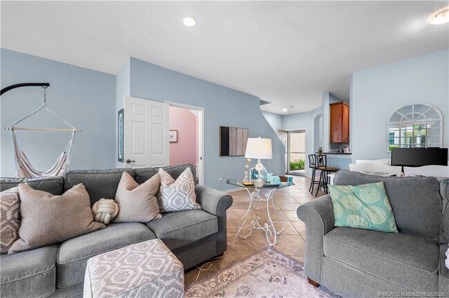 Building Photo - 1560 SE Wilshire Pl