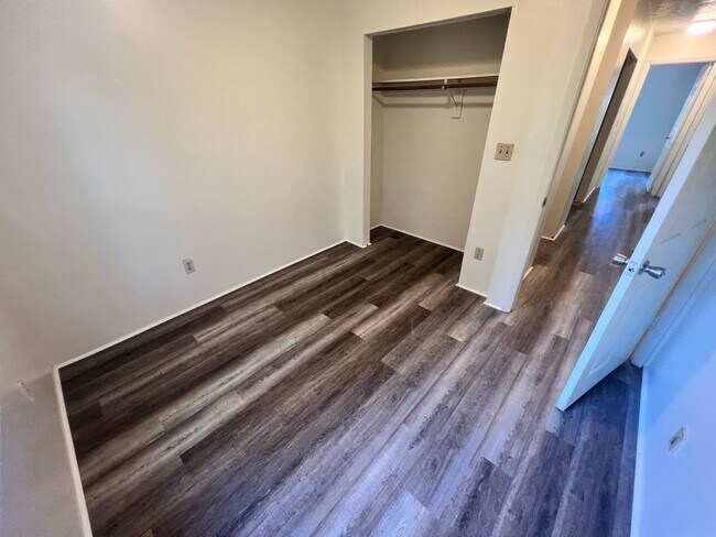 Building Photo - Blacksburg, 4 BR / 2.5 BA Townhouse, Available August