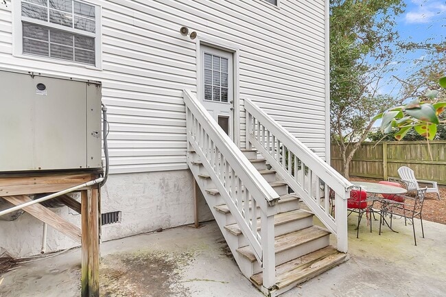 Building Photo - Beautiful 3-Bedroom Home in the Heart of Charleston!