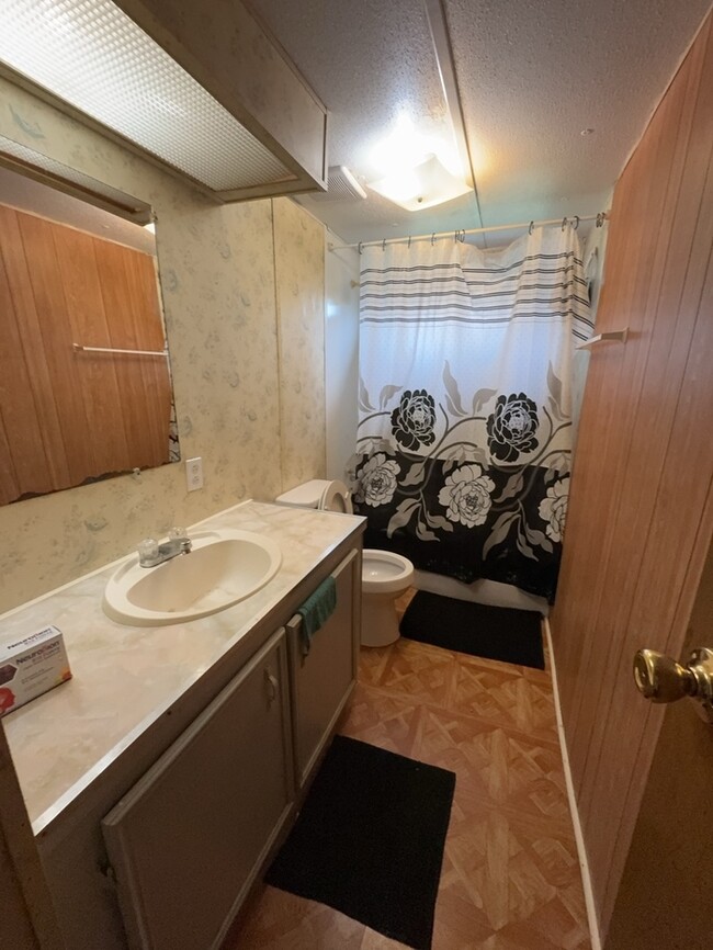 Building Photo - 2 Bedroom 2 Bathroom