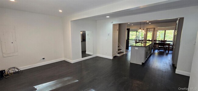 Building Photo - 12 Zematt Ct