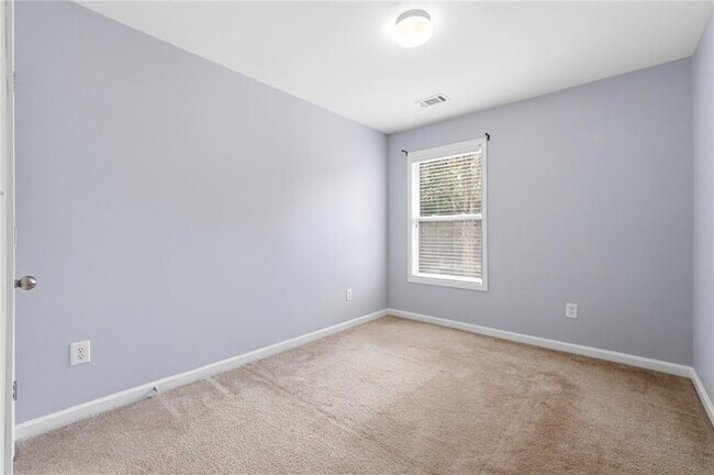 Building Photo - 2059 Lakeshore Overlook Dr