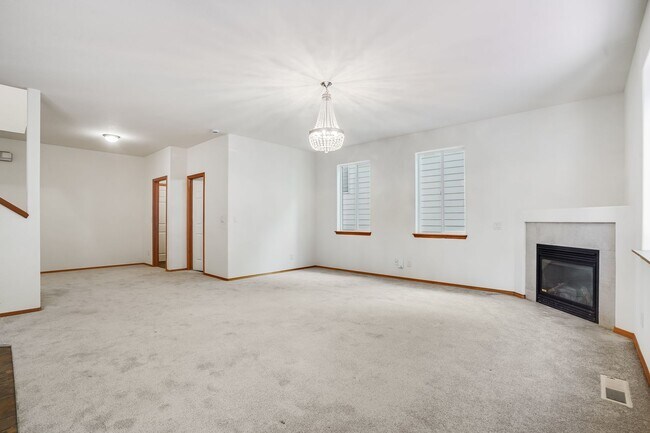 Building Photo - Beautiful 5 Bed, 3 Bath Rental Home in Bet...