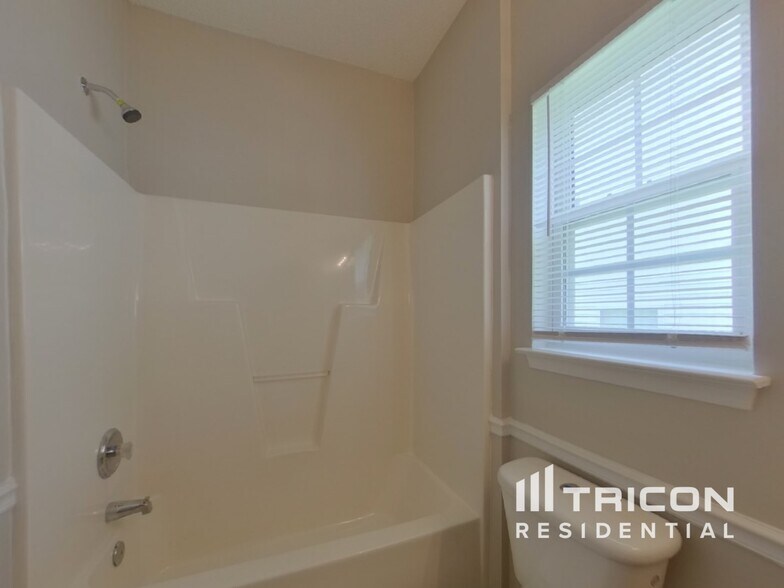 Building Photo - 3743 Sipes Ln