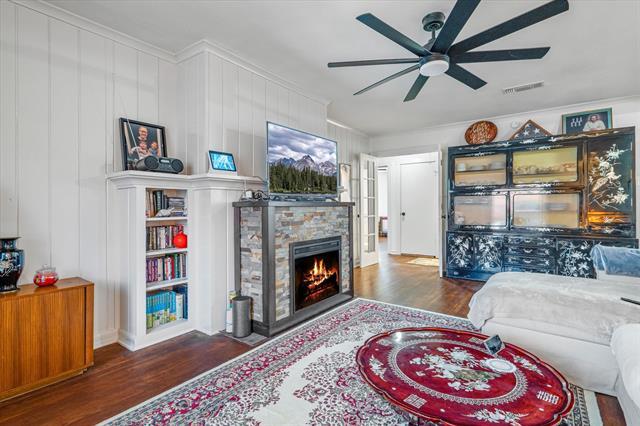 Building Photo - 4101 Lovell Ave