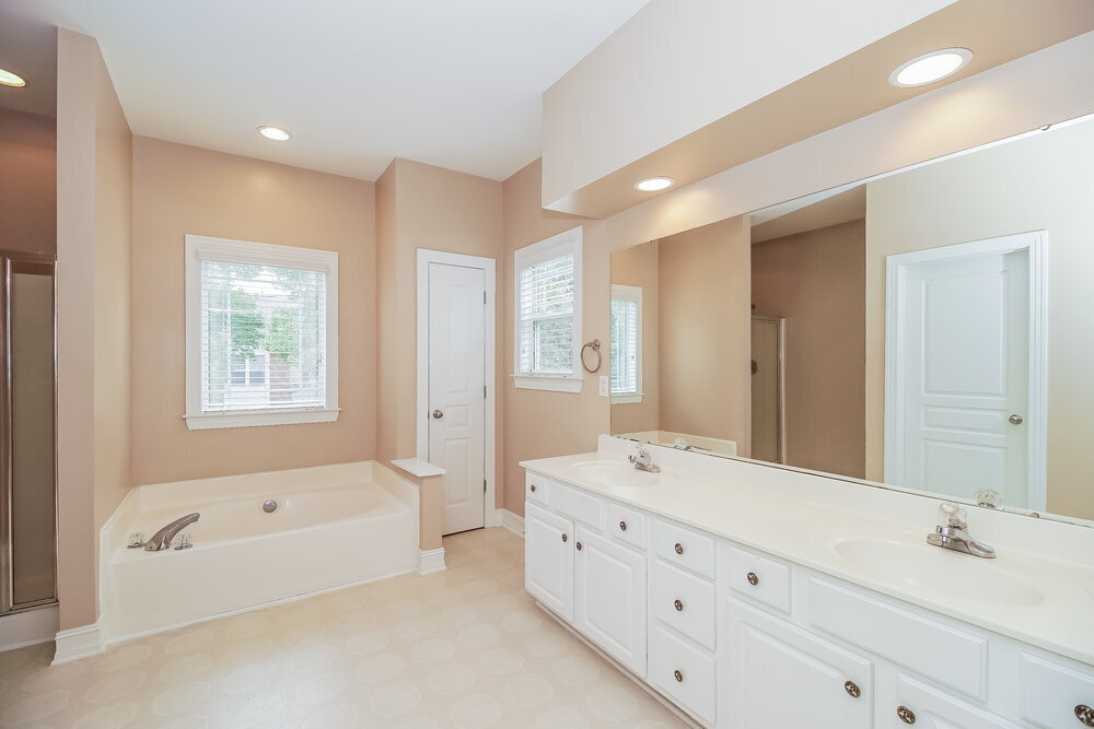 Building Photo - 19056 Coachmans Trace