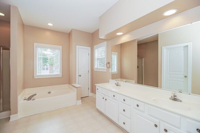 Building Photo - 19056 Coachmans Trace