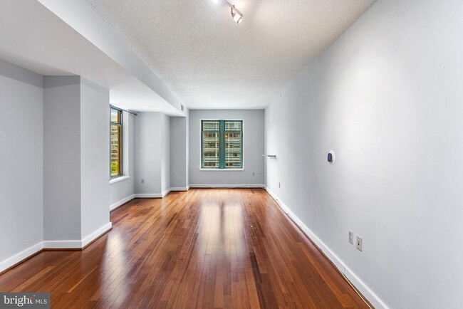 Building Photo - 1150 K St NW