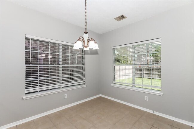 Building Photo - 2540 Pelican Dr