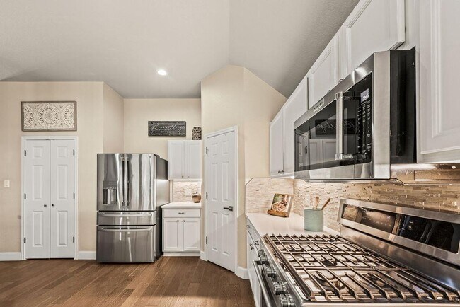 Building Photo - 4221 N Summercrest Loop