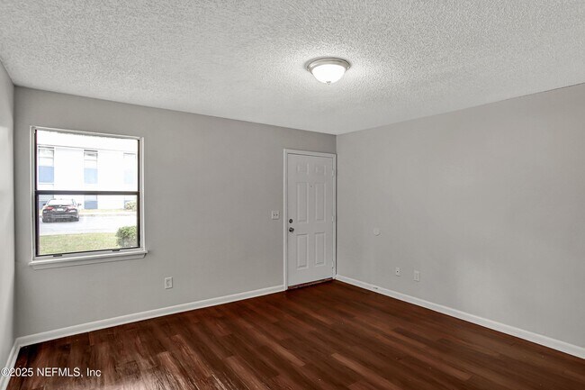 Building Photo - 10825 Key Haven Blvd