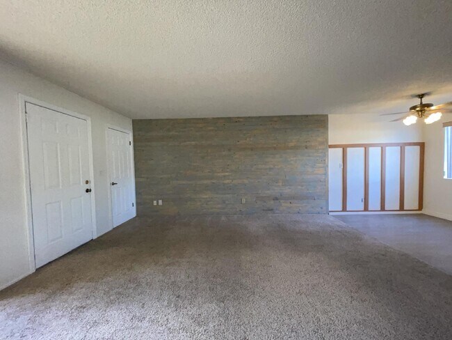 Building Photo - 2bed 2bath Gated Community with a Swimming Pool
