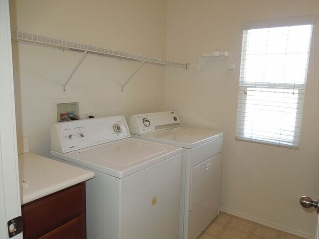 Building Photo - 39288 Half Moon Cir