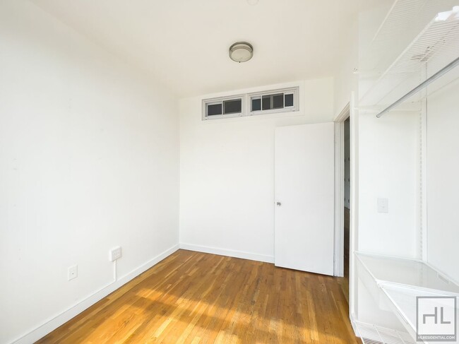 Building Photo - Sunlit Bushwick 2-Bed Plus a 3rd Room / Pr...