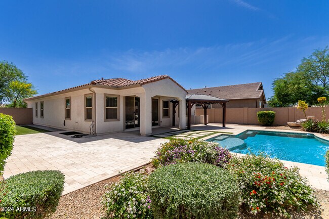 Building Photo - 9746 E Tumbleweed Ave