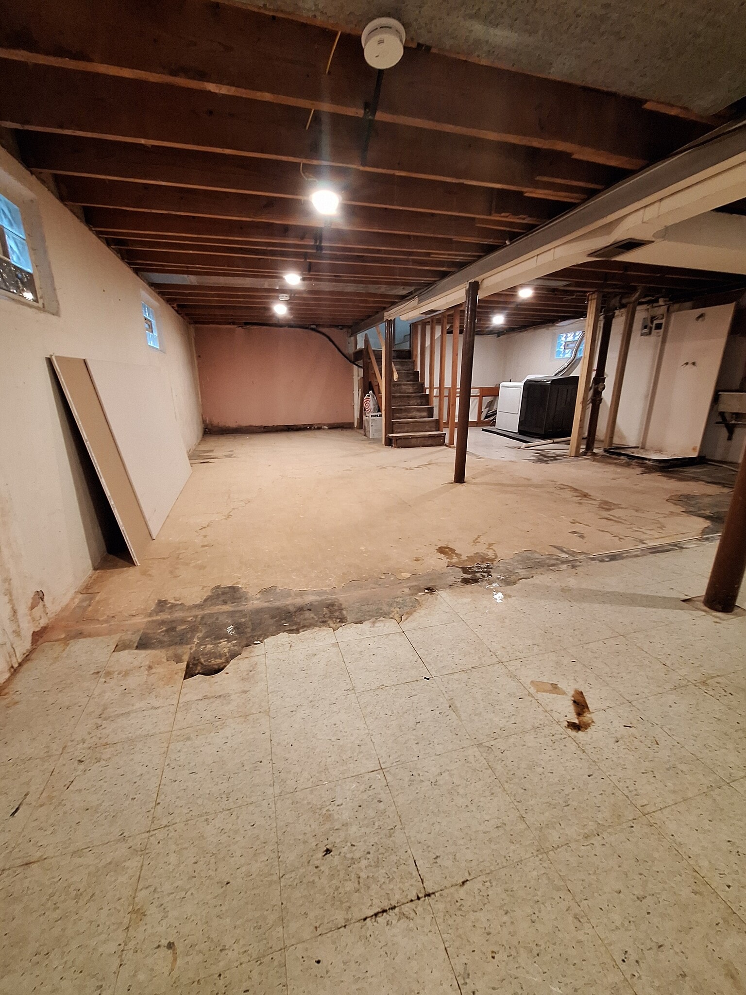 Building Photo - 7403 Weil Ave