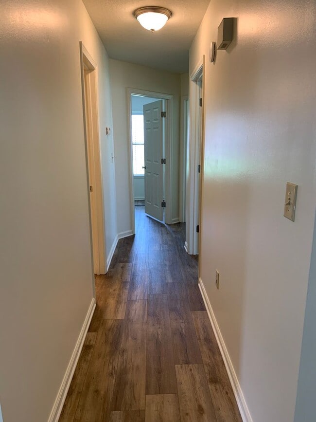 Building Photo - 3Bed/2Bath Home/Corner Lot/2 Car Garage an...