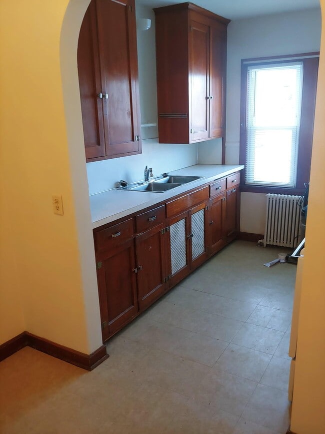 Building Photo - 121 3rd Ave E