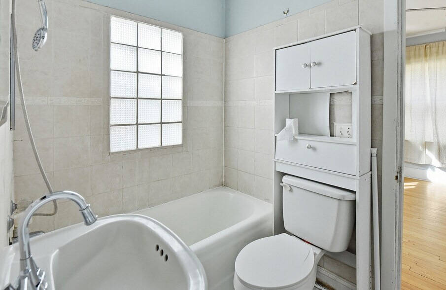 Building Photo - 4709 Shirley St