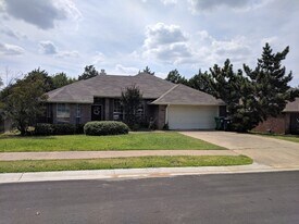 Building Photo - 1115 Oak Tree Drive