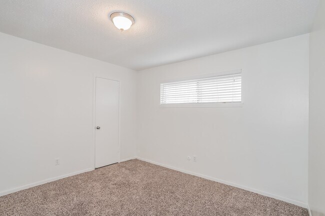 Building Photo - 26218 Maplewood Dr