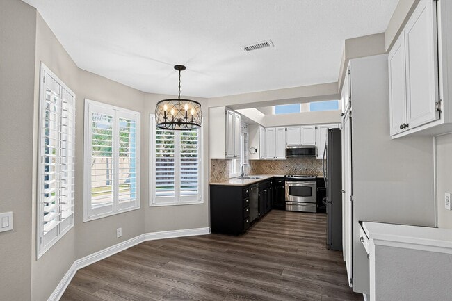 Building Photo - Exceptional Escondido Living — 4 Bed | 3 B...