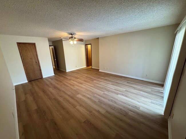 Building Photo - Spacious Central Ventura Home