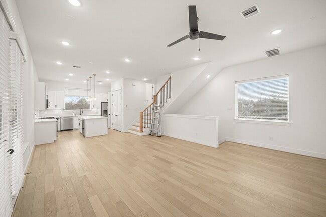 Building Photo - 2811 Anita St