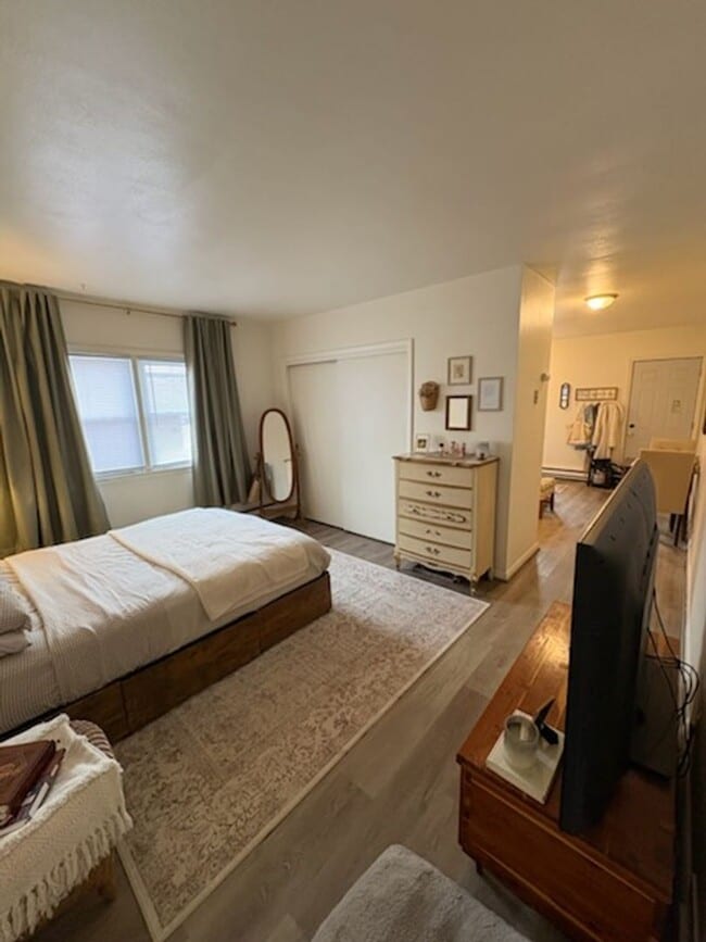 Building Photo - All Utilities Studio across from Kiwanis Park – $850