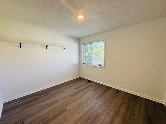 Building Photo - 1443 Sandy Cir