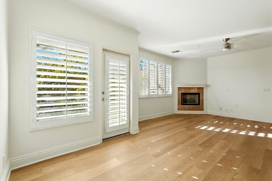 Building Photo - 22681 Oakgrove, 225