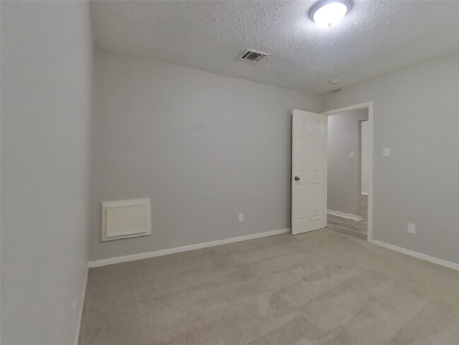 Building Photo - 22510 Braken Carter Ln