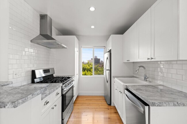 Building Photo - Beautifully updated 1 bed / 1 bath apartment in Echo Park is now available - Includes private par...