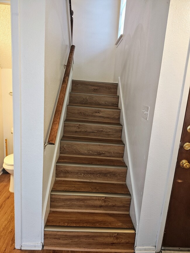 Building Photo - 1114 Royal Crest Dr