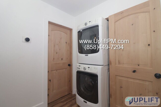 Building Photo - 1225 Capistrano Ave