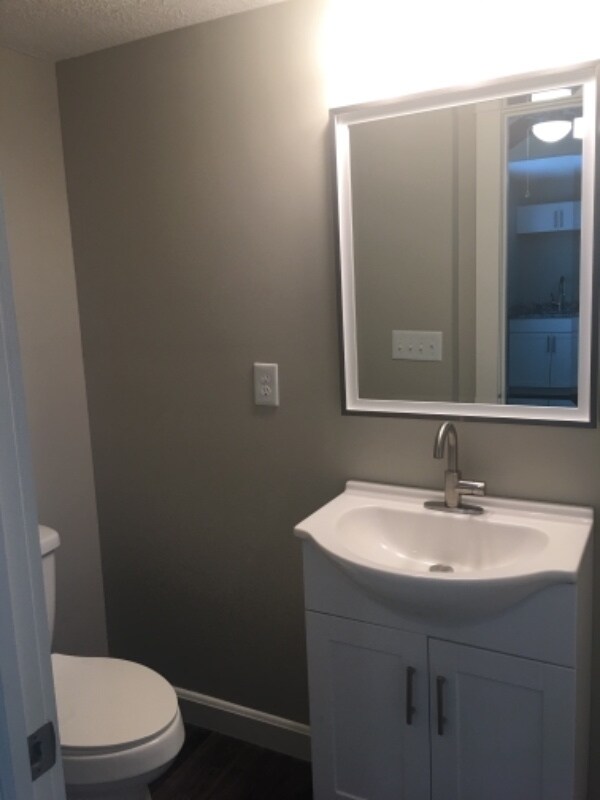 Building Photo - 320 E Main St