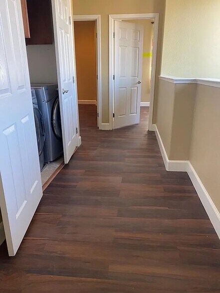 Building Photo - 1061 Pearl Terrace