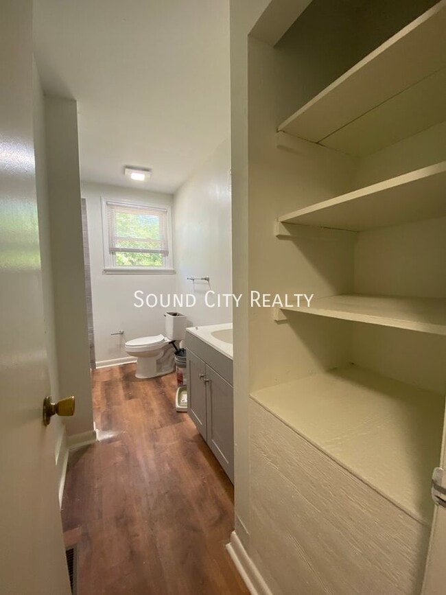 Building Photo - 3232 Hinkle-