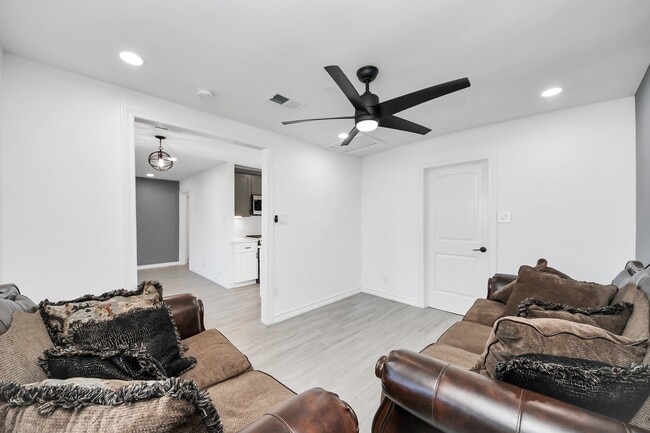 Building Photo - 3926 Florinda St