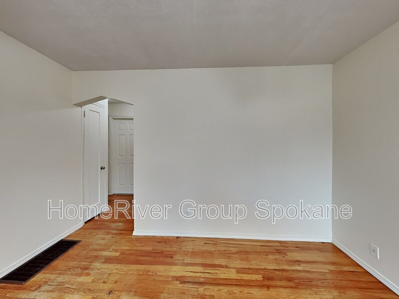 Building Photo - 3303 E Congress Ave
